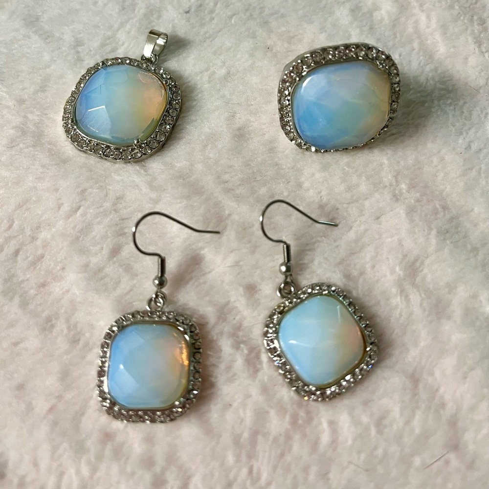 Elegant Silver and Opalite Jewelry Set